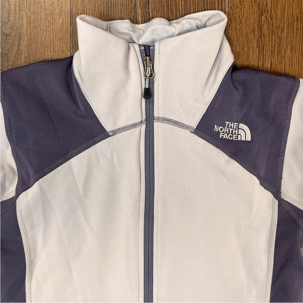 The North Face Momentum‎ Women's Gardenia Purple and Gray Jacket SZ SM - Picture 2 of 5